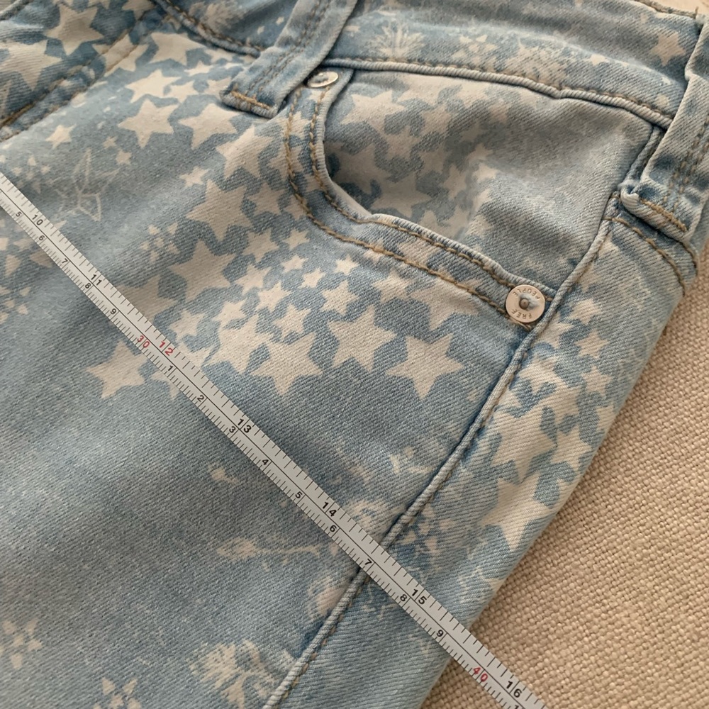 FREE PEOPLE, Float on Flares, Boho Light Blue Denim w Stars & Flowers, Size 26 - Picture 7 of 10